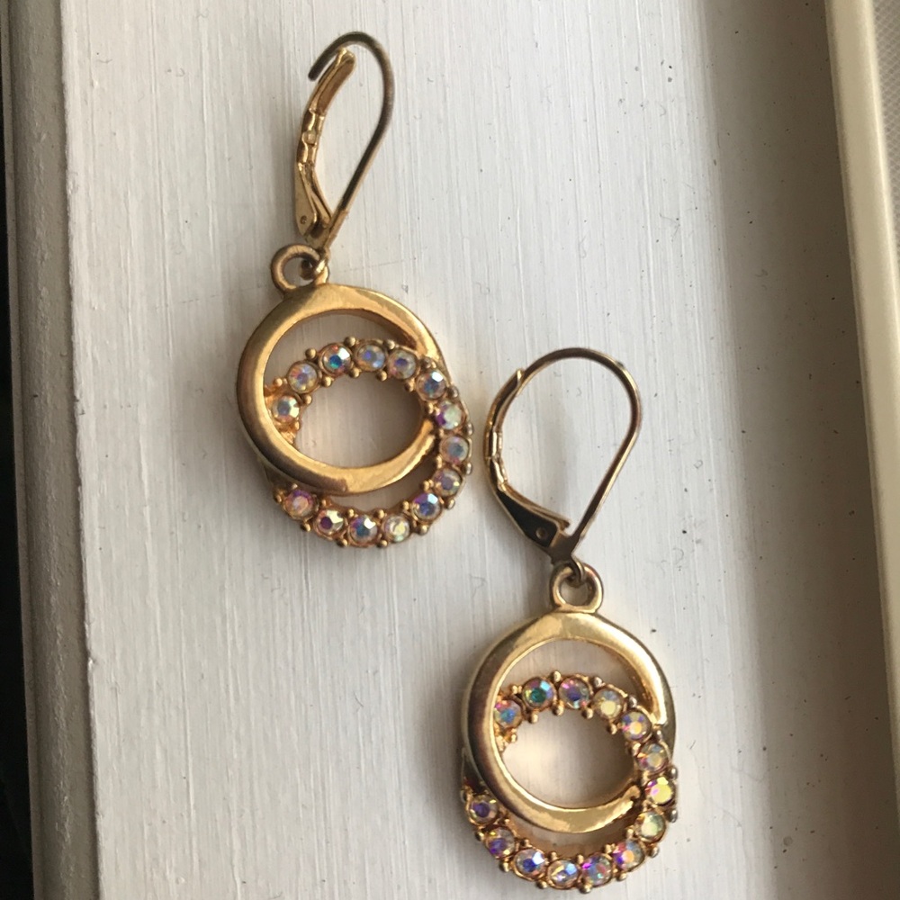 Gold tone opalescent stone earings